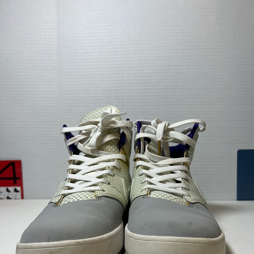 Nike Kobe 9 NSW Lifestyle
Wolf Grey